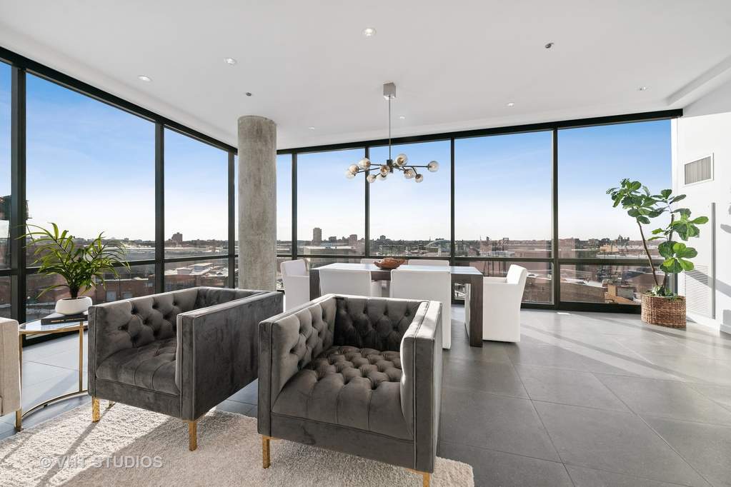 Designer kitchen and refined entertaining spaces