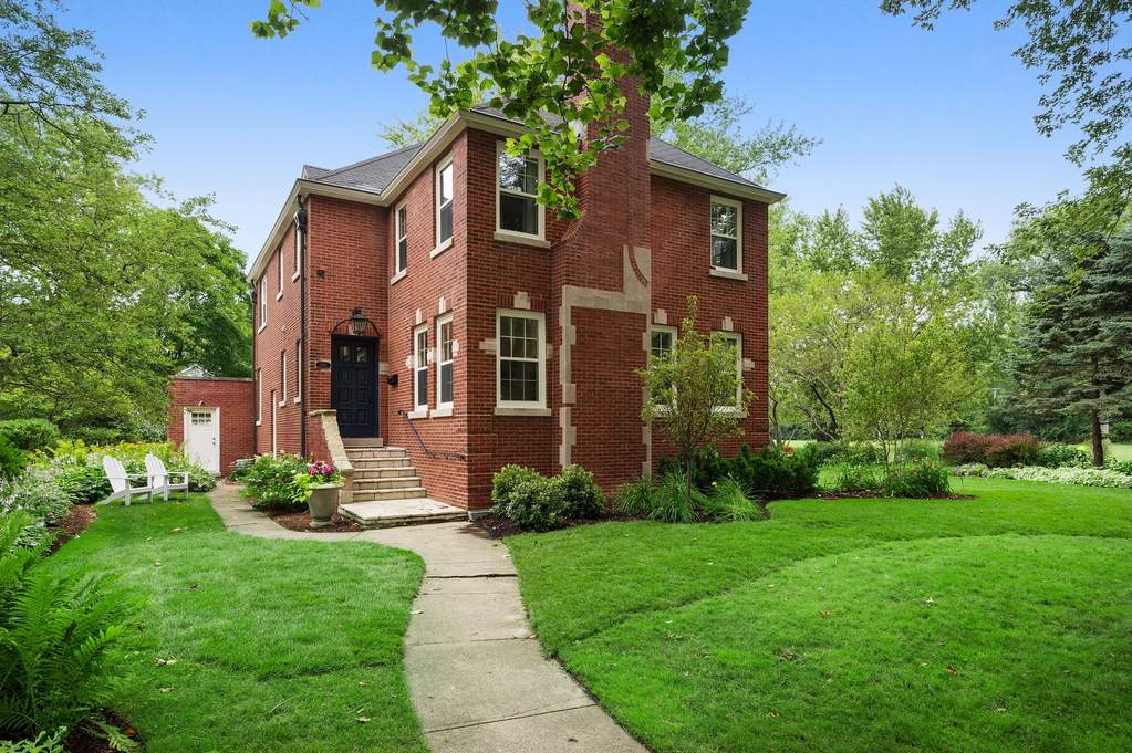 226 Laurel Avenue property in Wilmette