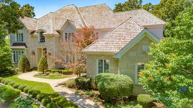 128 N Wynstone Drive property in North Barrington