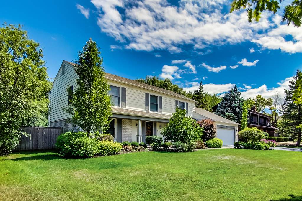 245 Old Post Road property in Northbrook