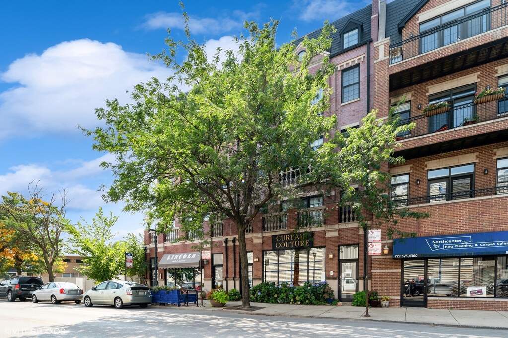 3722 N Lincoln Avenue #3N property in Chicago