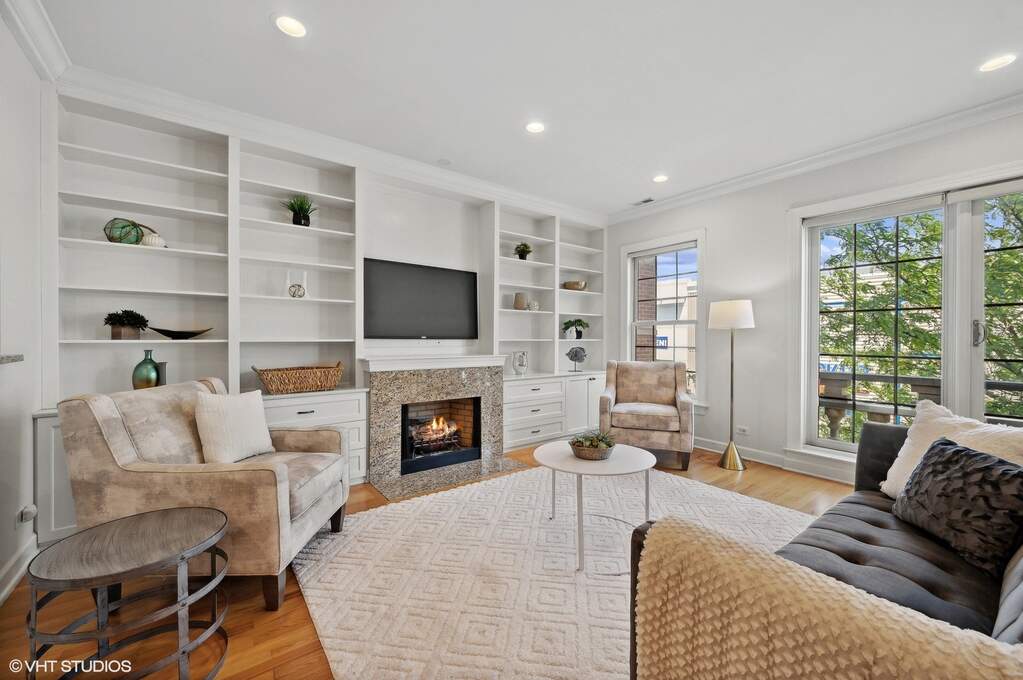 Designer kitchen and refined entertaining spaces