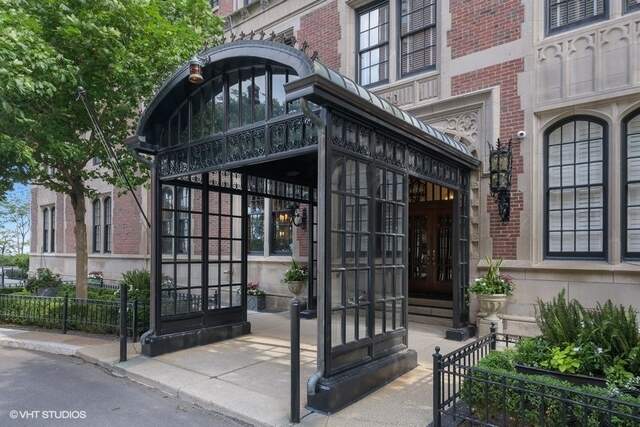 1120 N Lake Shore Drive #9C property in Chicago
