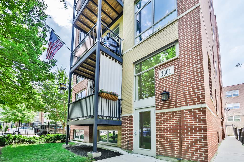 2301 W Wolfram Street #3 property in Chicago