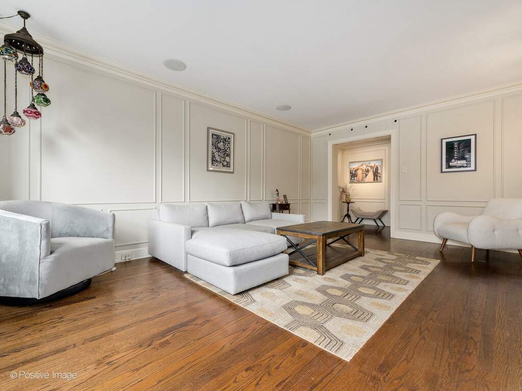 Designer kitchen and refined entertaining spaces