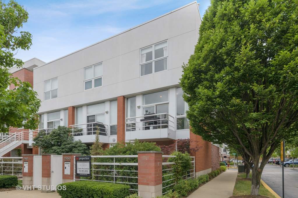 2950 N Hermitage Avenue property in Chicago
