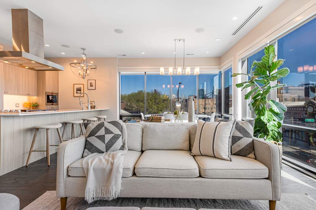 Private full-floor residence detail at Park Tower