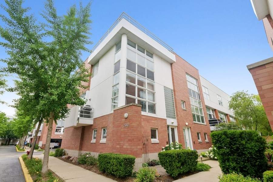 2942 N Wood Street #A property in Chicago