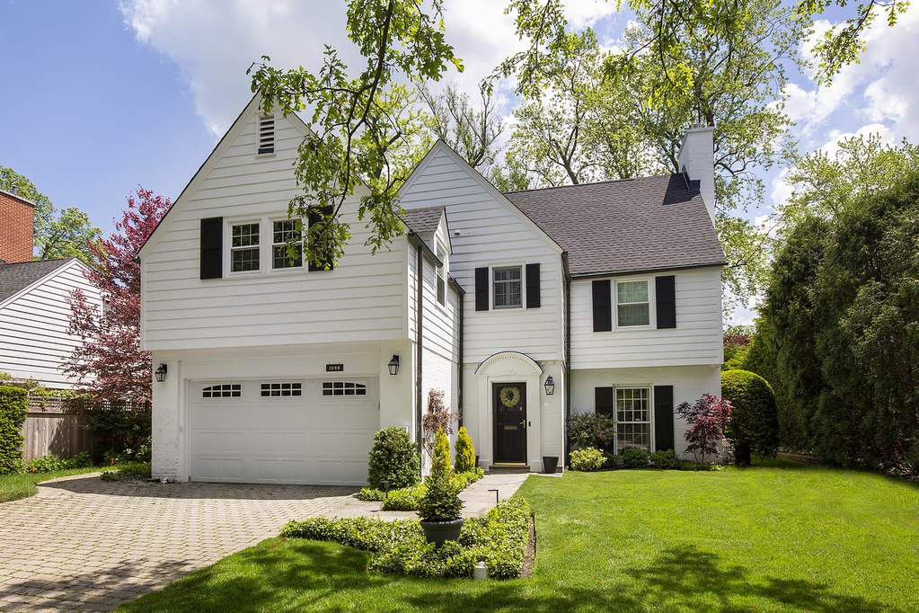 1028 Pawnee Road property in Wilmette