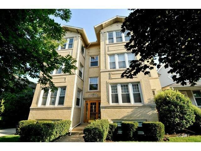 3912 W Byron Street #2W property in Chicago