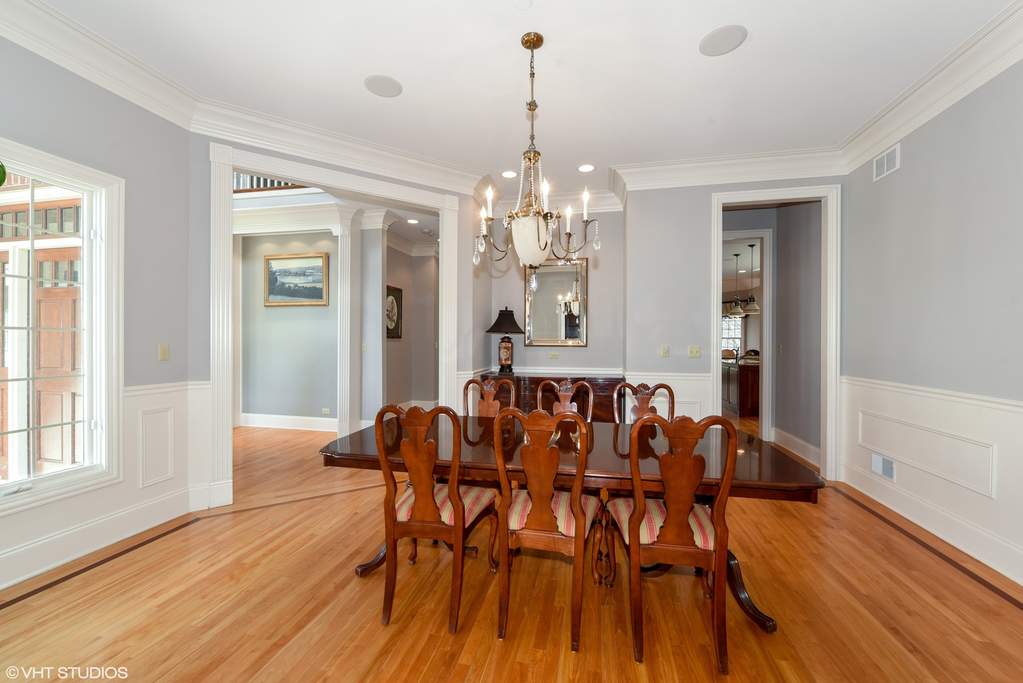 Luxury living space with panoramic Chicago views