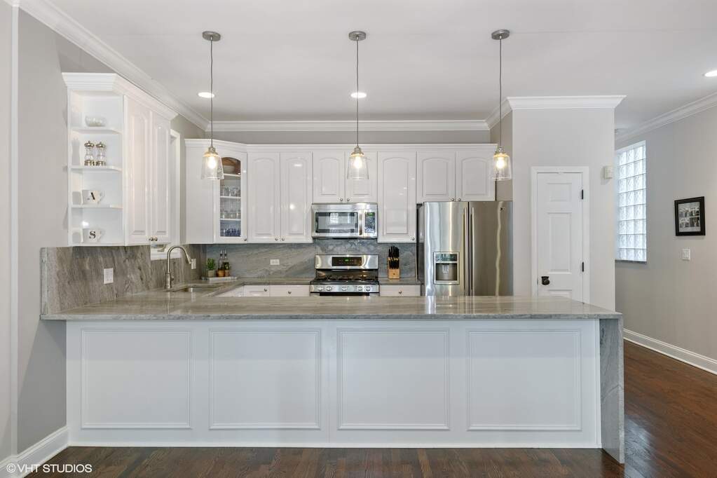 Designer kitchen and refined entertaining spaces