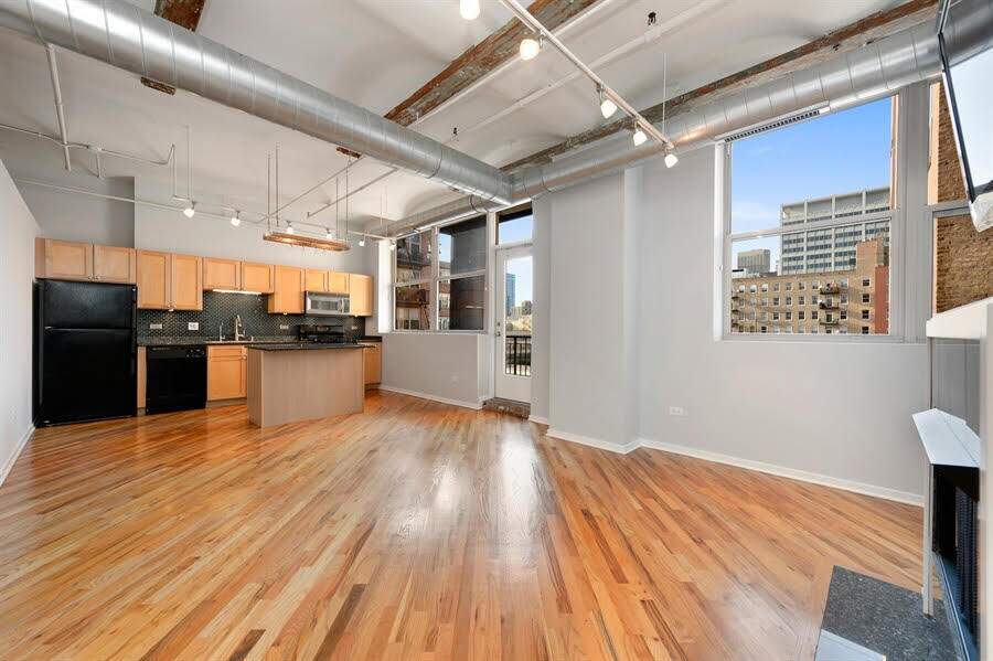 Designer kitchen and refined entertaining spaces