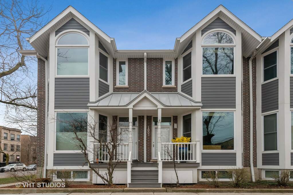 1003 W Grace Street property in Chicago