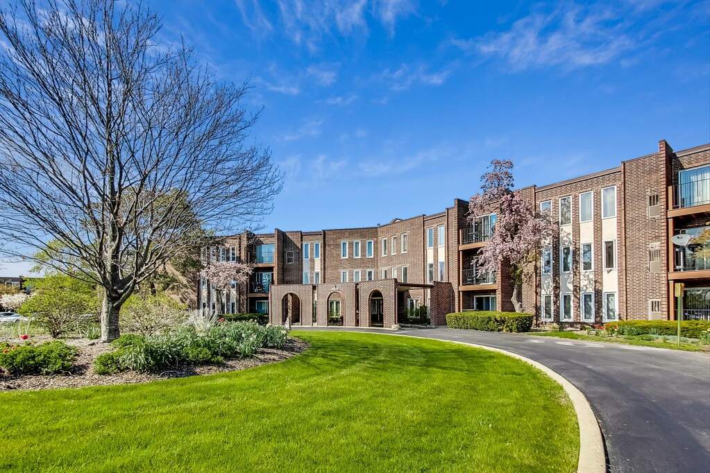 Luxury living space with panoramic Chicago views