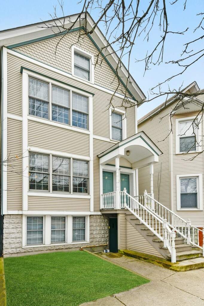 1437 W Oakdale Avenue property in Chicago