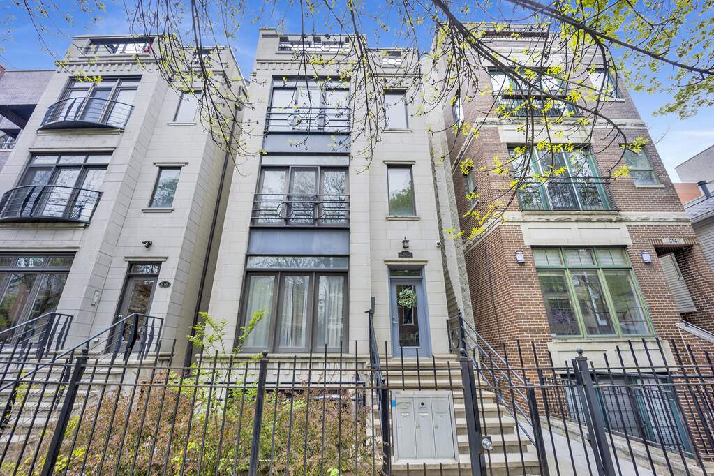 912 N Hermitage Avenue #3 property in Chicago