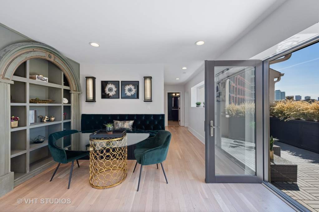 Designer kitchen and refined entertaining spaces