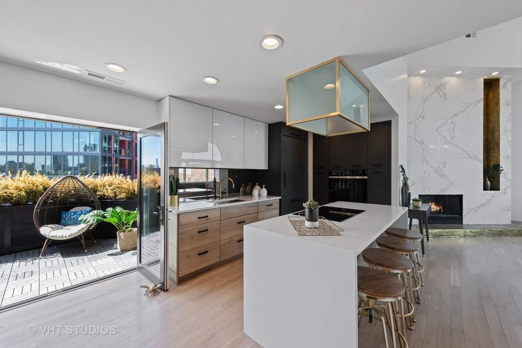 Private full-floor residence detail at Park Tower