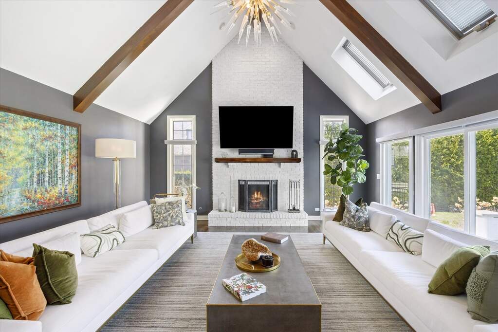 Designer kitchen and refined entertaining spaces