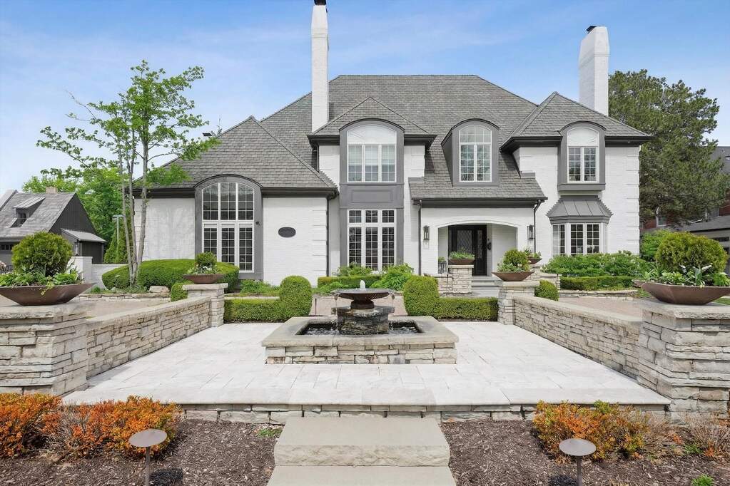 21 E 8th Street property in Hinsdale