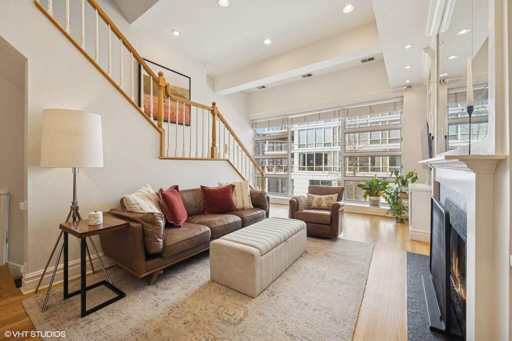 Designer kitchen and refined entertaining spaces