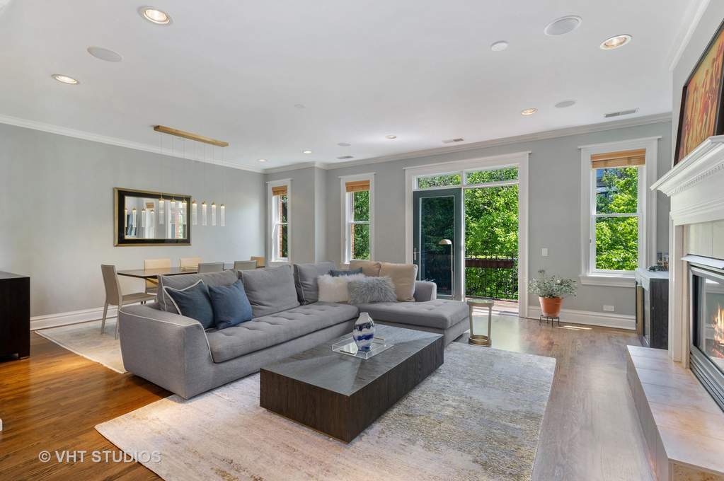 Designer kitchen and refined entertaining spaces