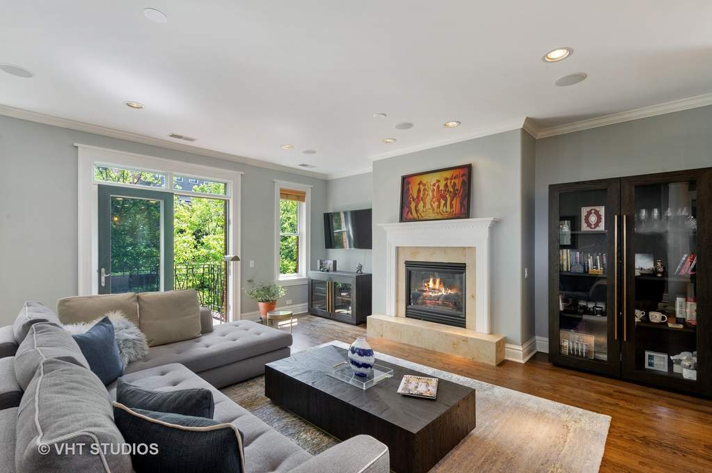 Luxury living space with panoramic Chicago views
