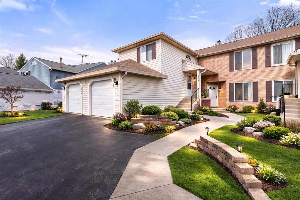 2404 Danbury Drive #B1 property in Woodridge