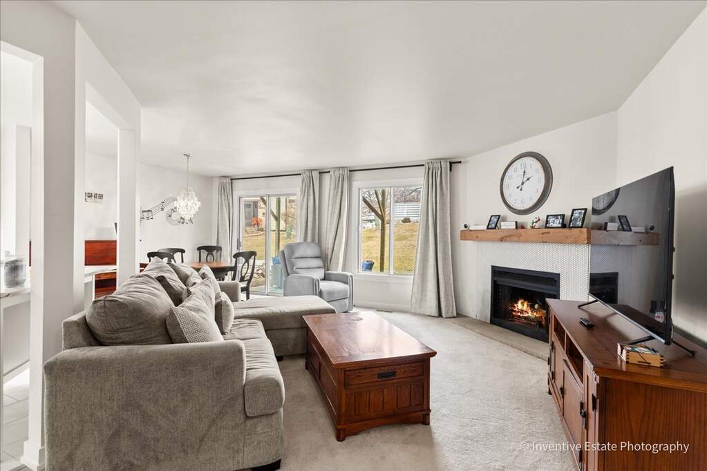 Designer kitchen and refined entertaining spaces