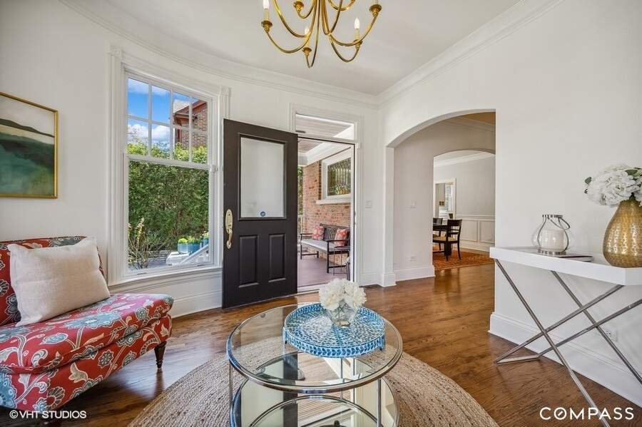 Designer kitchen and refined entertaining spaces