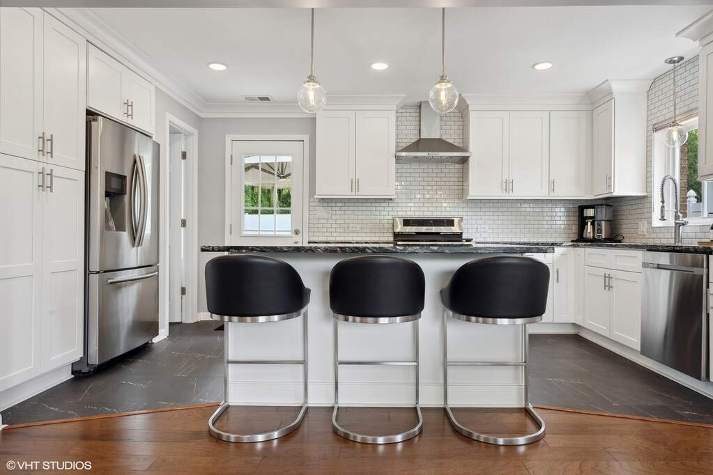 Designer kitchen and refined entertaining spaces