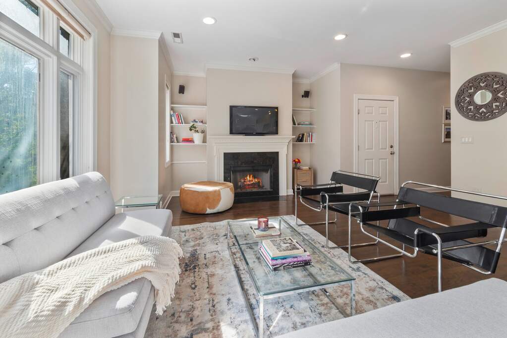 Designer kitchen and refined entertaining spaces