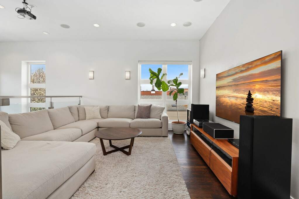 Private full-floor residence detail at Park Tower