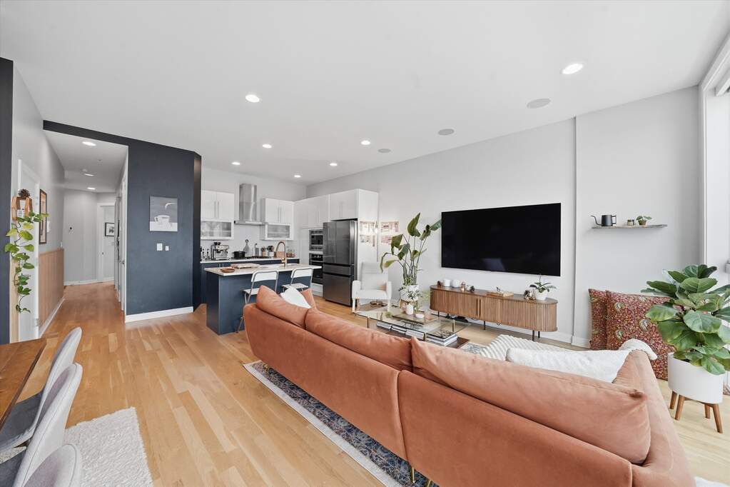 Designer kitchen and refined entertaining spaces