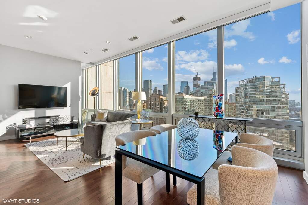 Penthouse bedroom suite overlooking Chicago