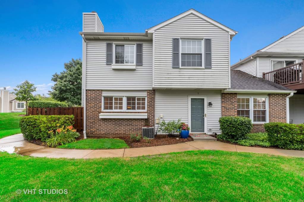 5 Le Jardin Court #5 property in Buffalo Grove