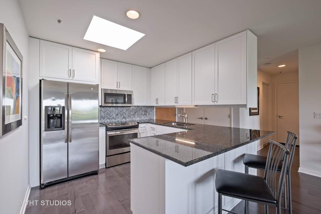 Designer kitchen and refined entertaining spaces