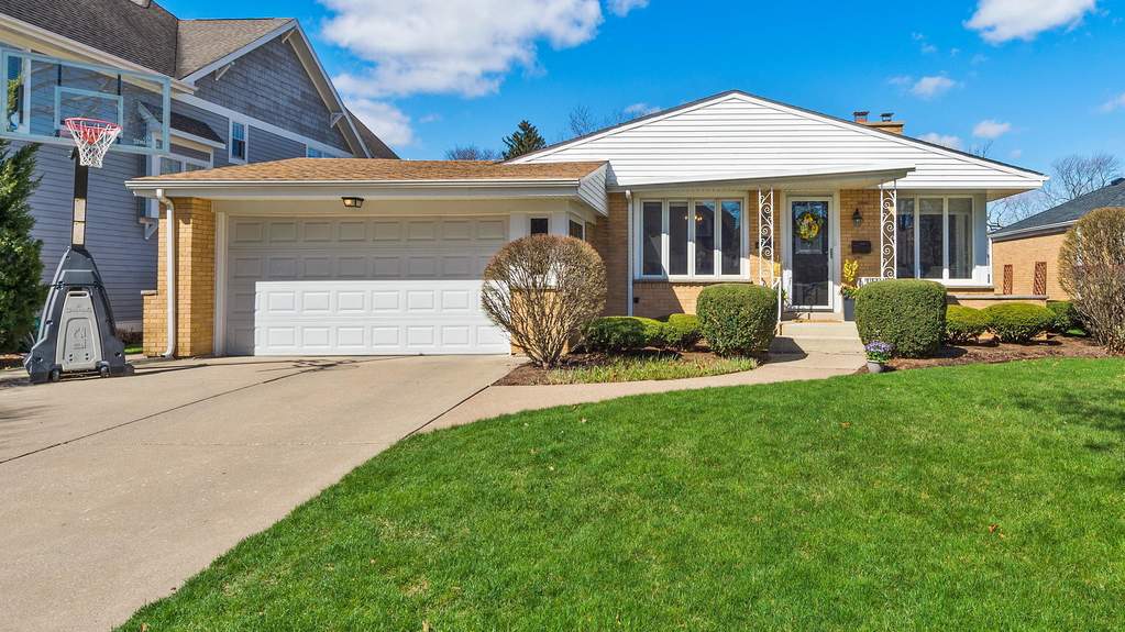 5404 Johnson Avenue property in WESTERN SPRINGS
