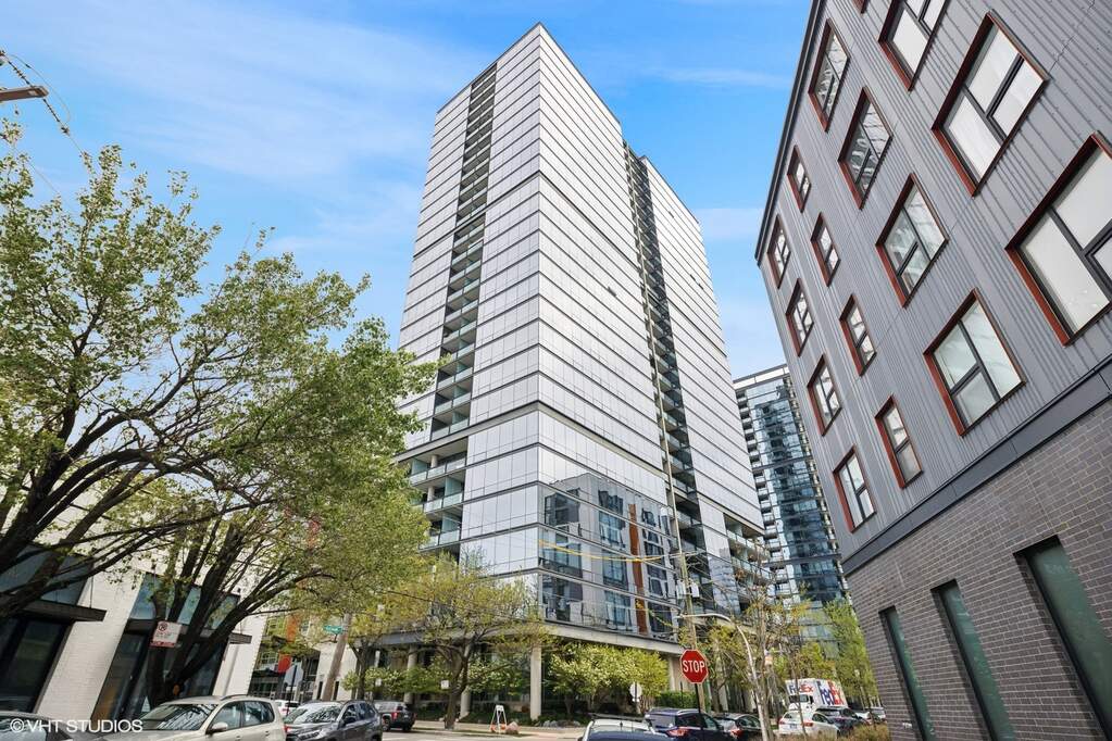 860 W Blackhawk Street #1901 property in Chicago