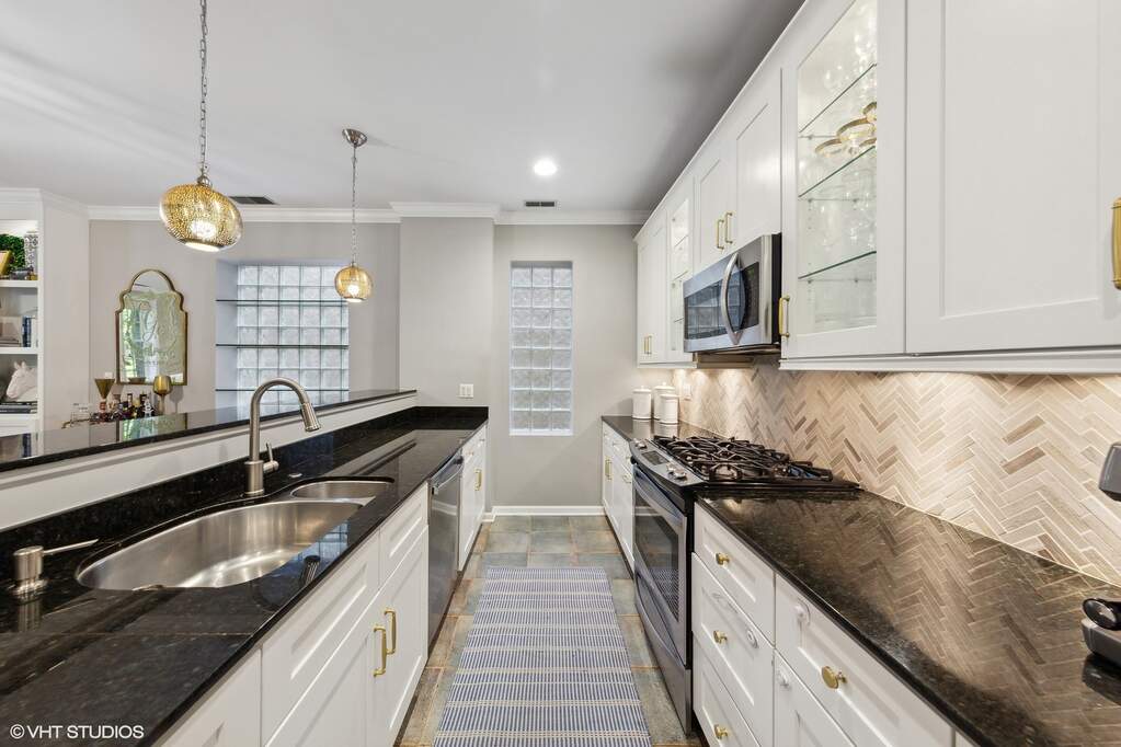 Designer kitchen and refined entertaining spaces