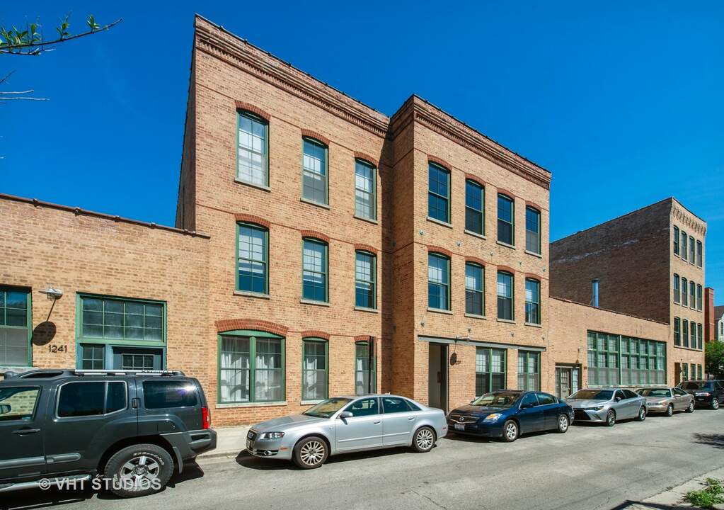 1235 N Honore Street #1E property in Chicago