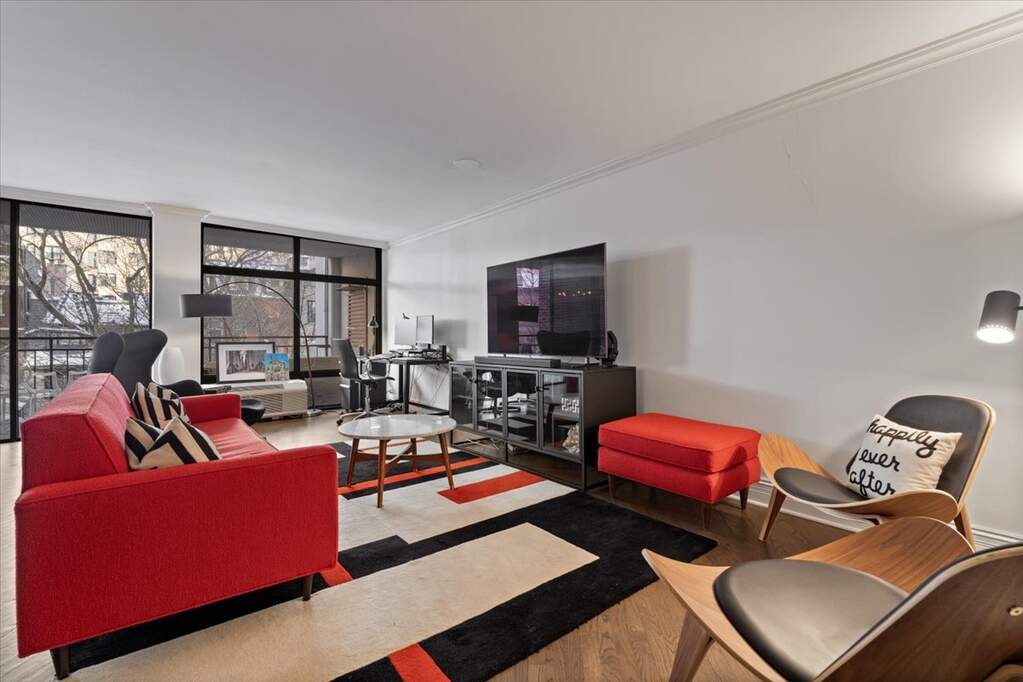Designer kitchen and refined entertaining spaces