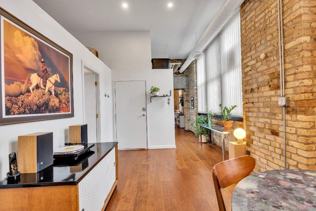 Designer kitchen and refined entertaining spaces
