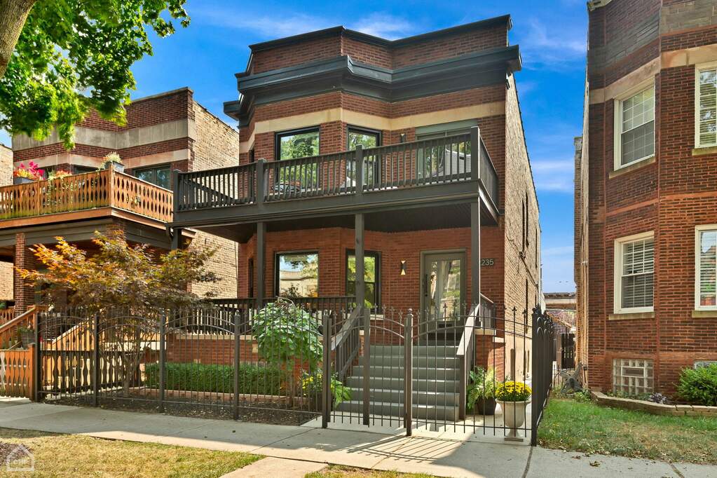 2235 W Leland Avenue property in Chicago