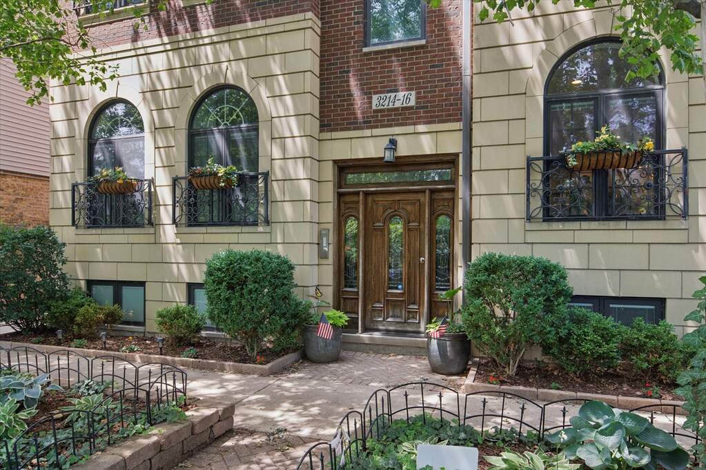 3216 N Ravenswood Avenue #1N property in Chicago