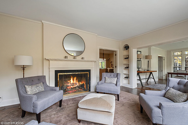 Designer kitchen and refined entertaining spaces
