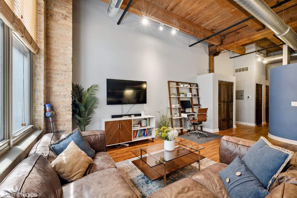 Luxury living space with panoramic Chicago views