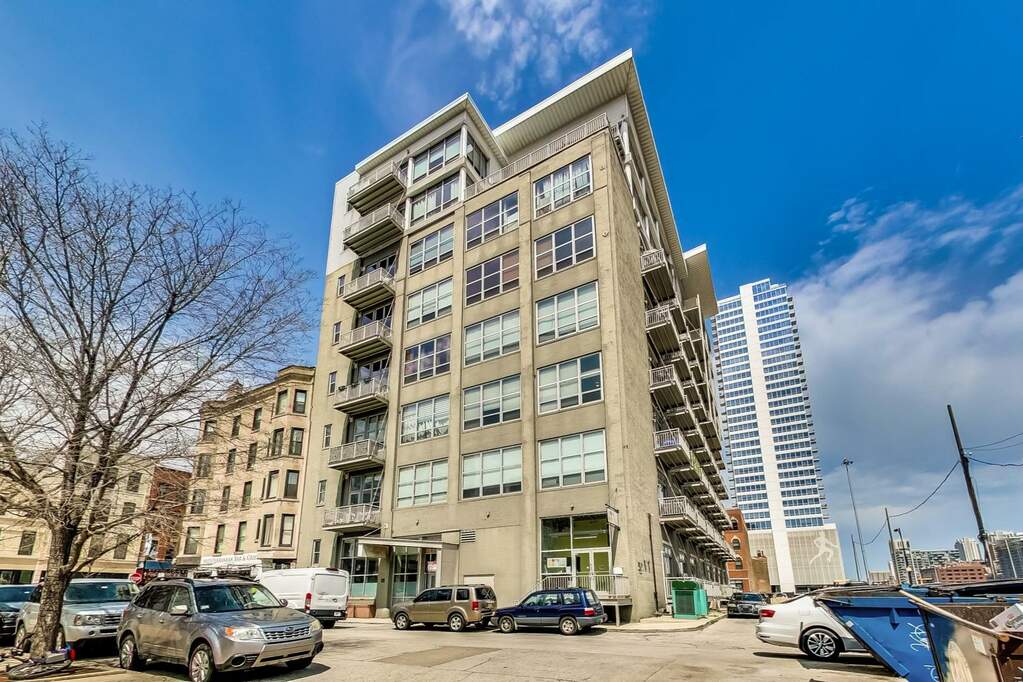 770 W Gladys Avenue #504 property in Chicago