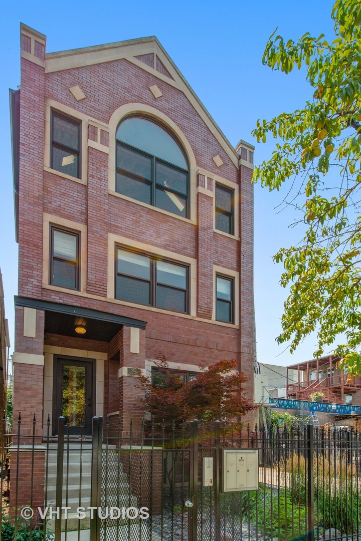 2743 W Thomas Street #201 property in CHICAGO